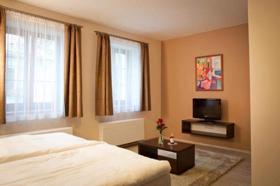 4Rooms Roztoky Exterior foto